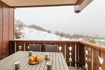 Les Fermes de Meribel - eettafel op het balkon